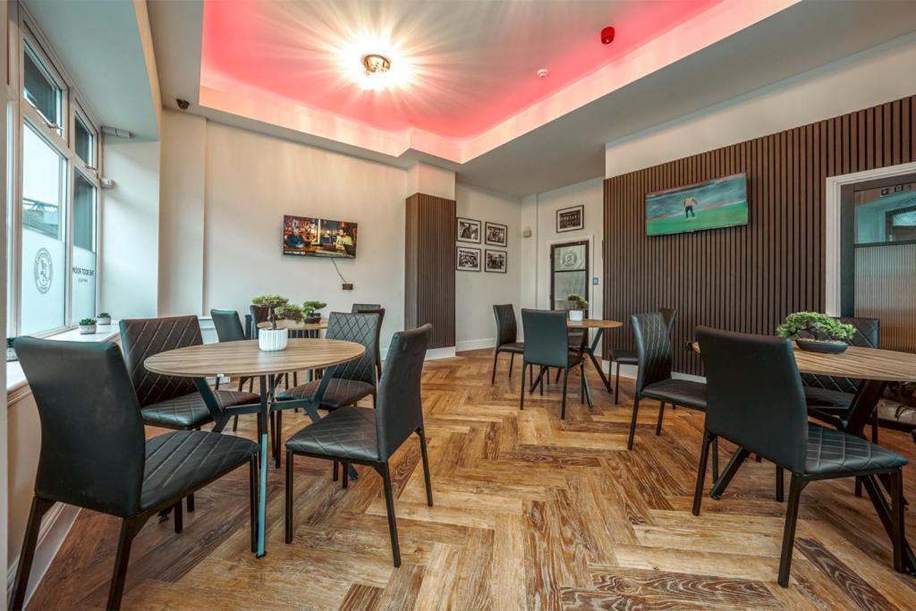 The Boot Rooms Anfield Ливърпул Екстериор снимка