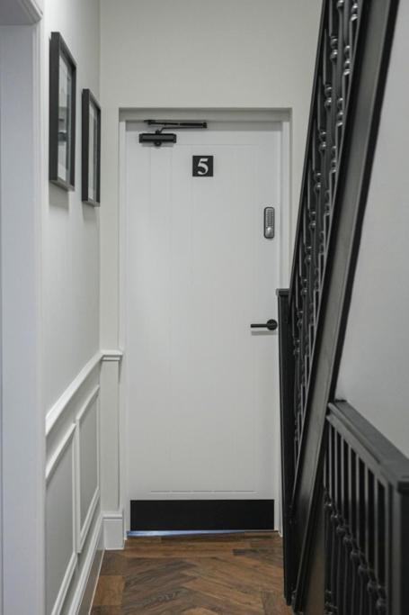 The Boot Rooms Anfield Ливърпул Екстериор снимка