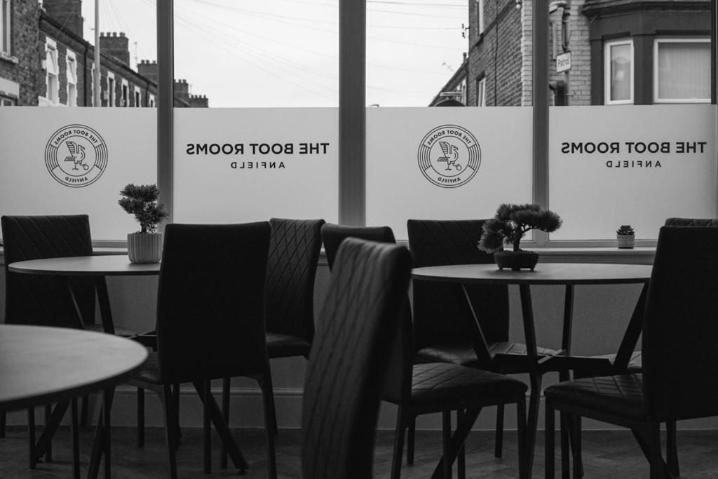 The Boot Rooms Anfield Ливърпул Екстериор снимка